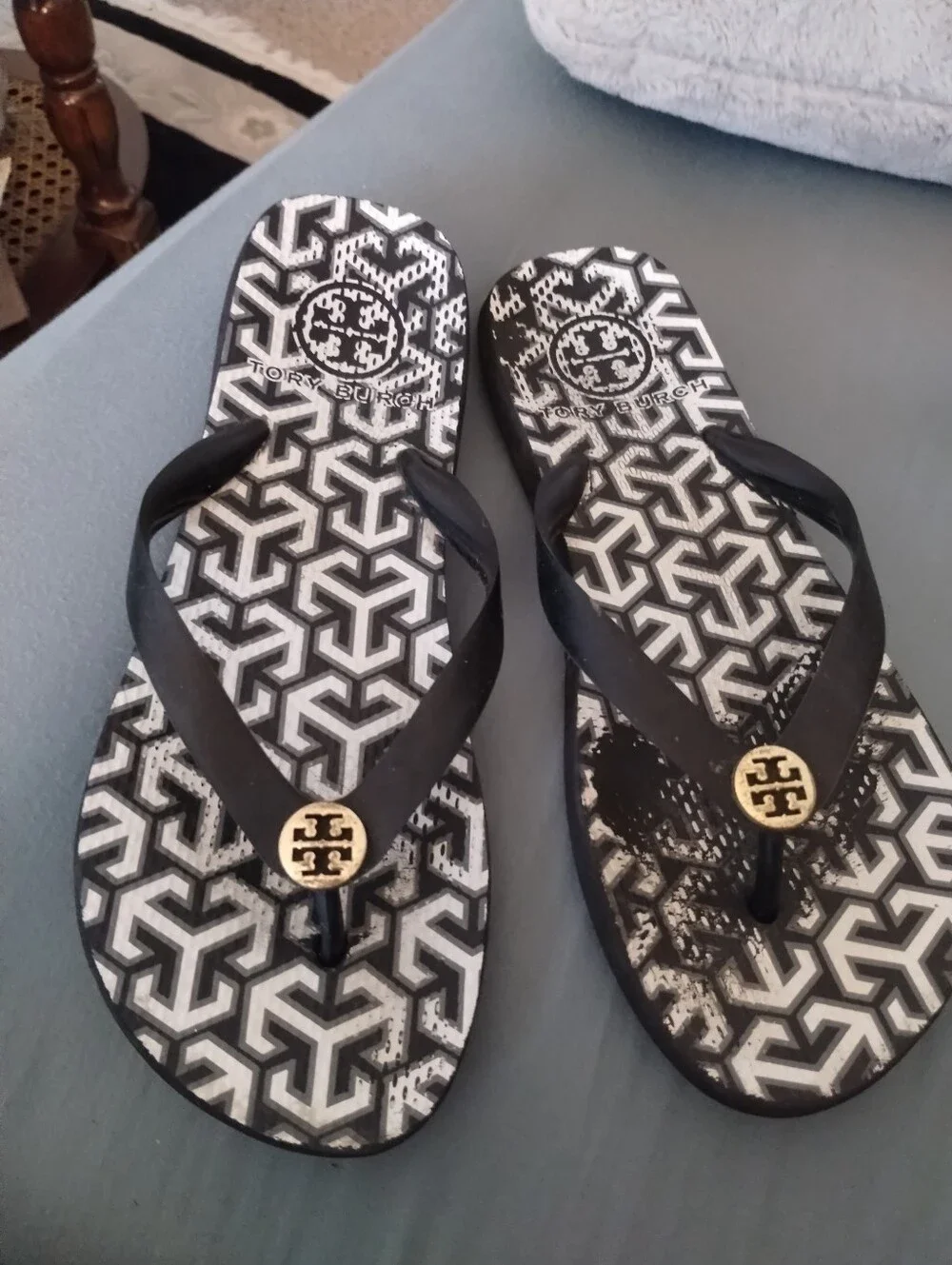 Tory Burch Black Floral Thongs Sz 10